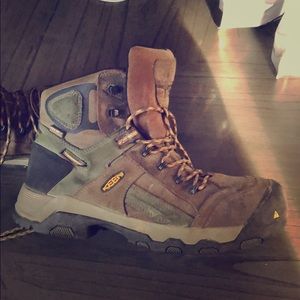 Waterproof/Steel toe Keens